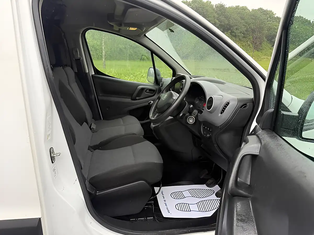 Used 2019 Peugeot Partner Professional L1 White - Interior and Exterior details 12