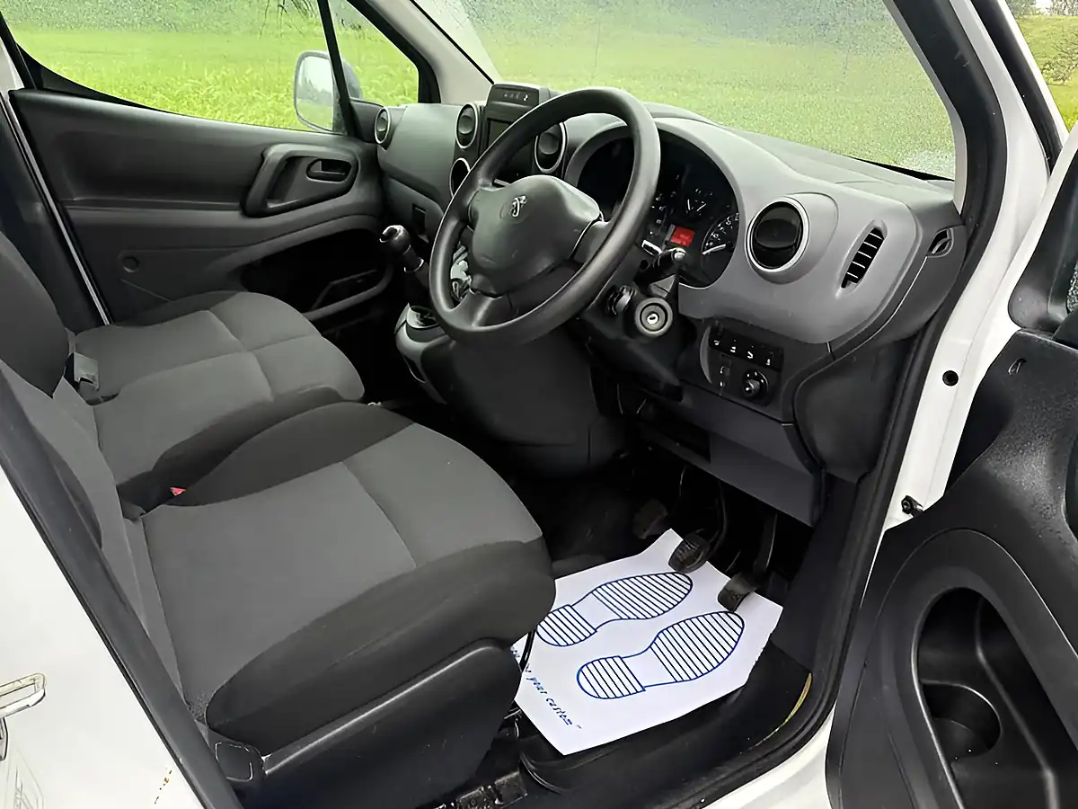 Used 2019 Peugeot Partner Professional L1 White - Interior and Exterior details 13