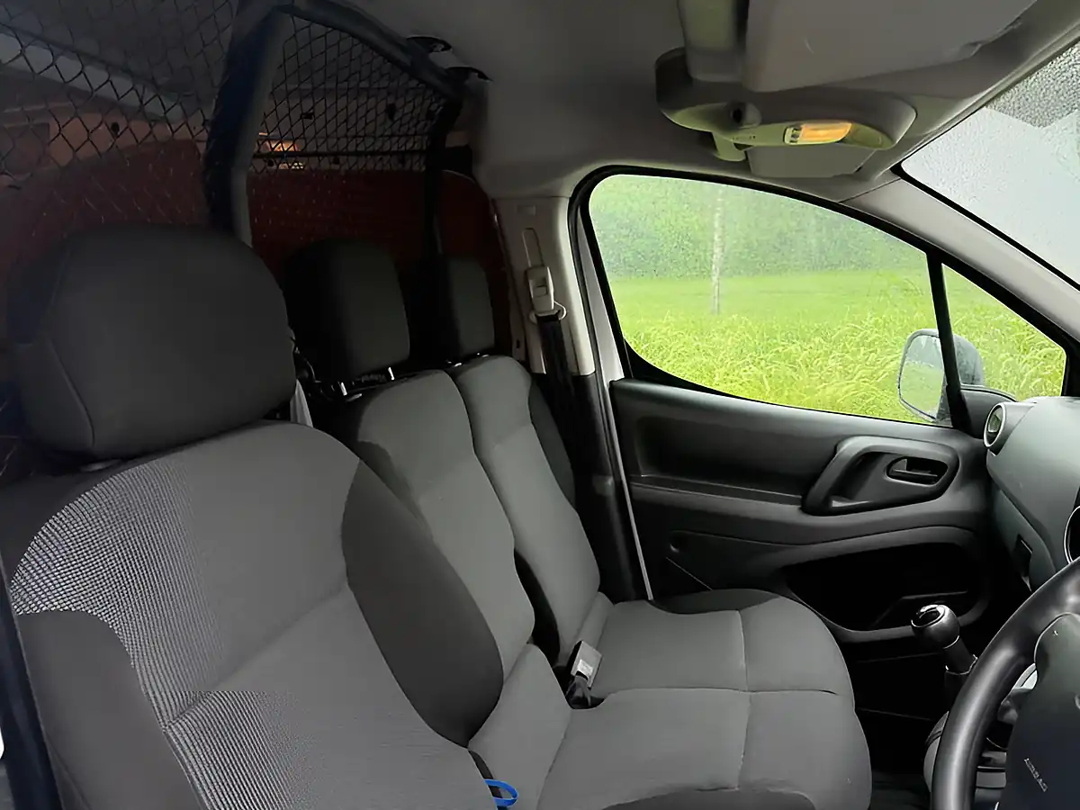 Used 2019 Peugeot Partner Professional L1 White - Interior and Exterior details 15