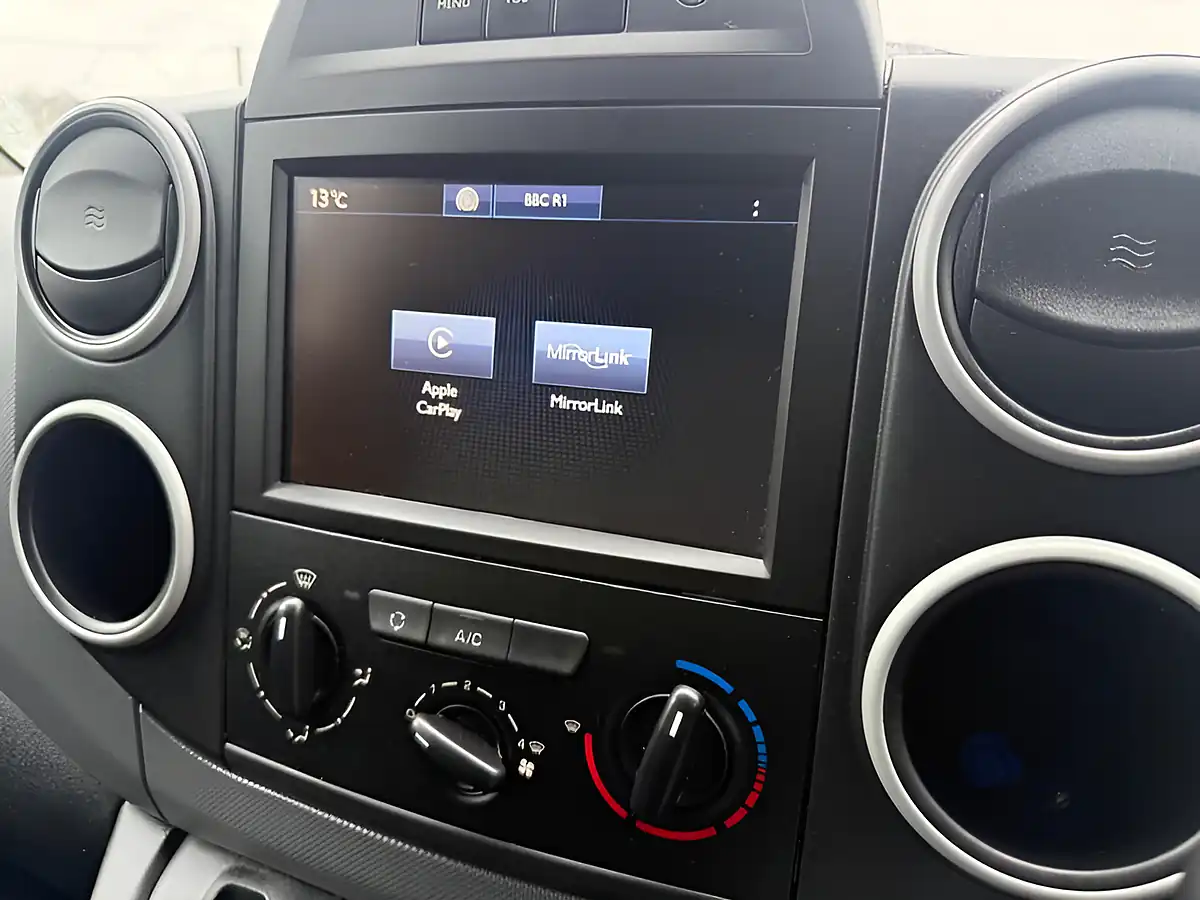 Used 2019 Peugeot Partner Professional L1 White - Interior and Exterior details 17