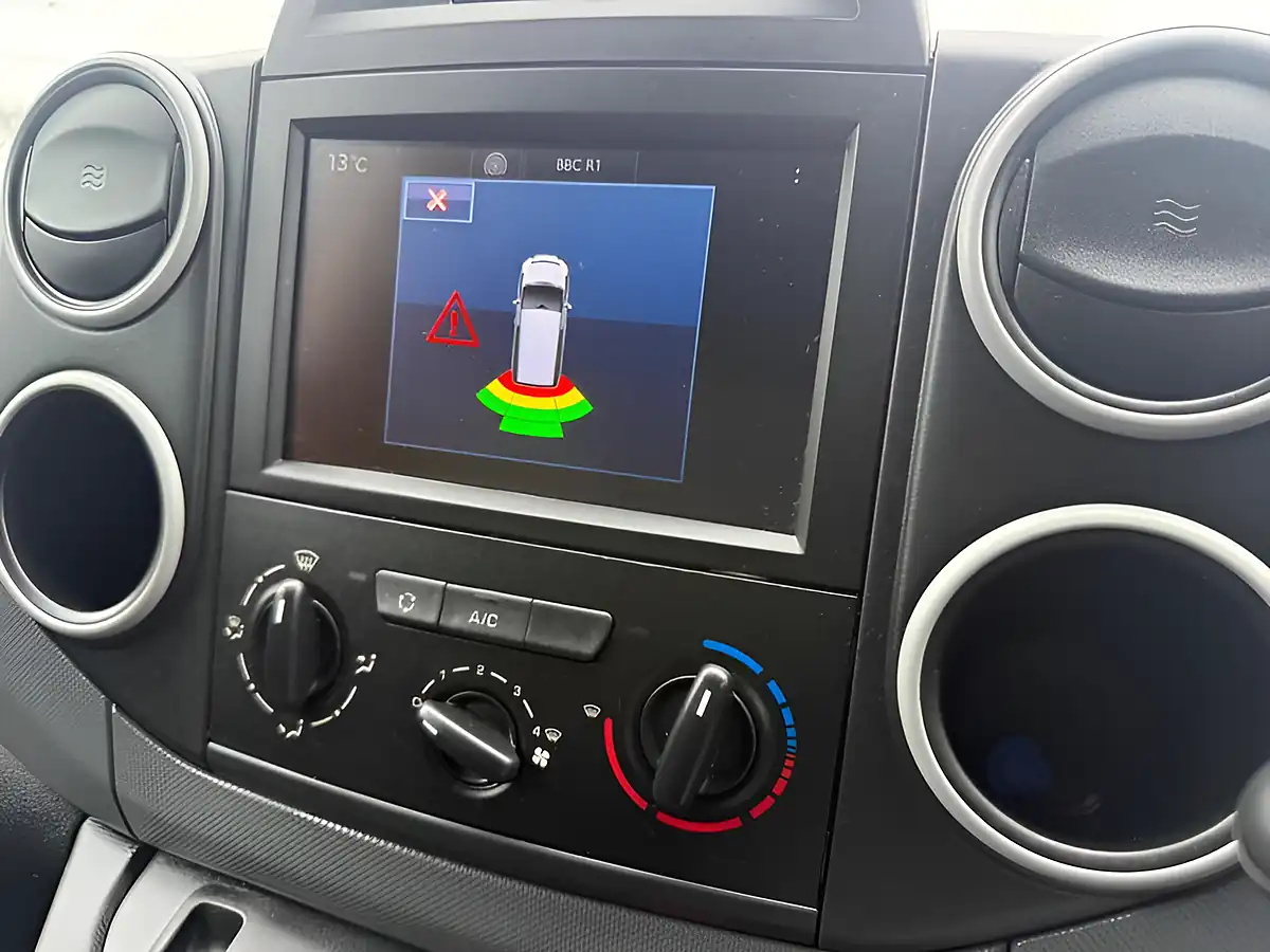 Used 2019 Peugeot Partner Professional L1 White - Interior and Exterior details 18