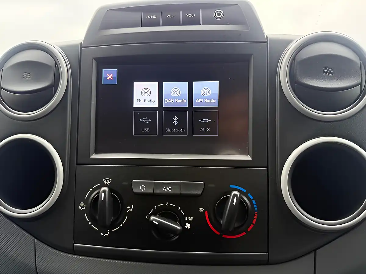 Used 2019 Peugeot Partner Professional L1 White - Interior and Exterior details 19