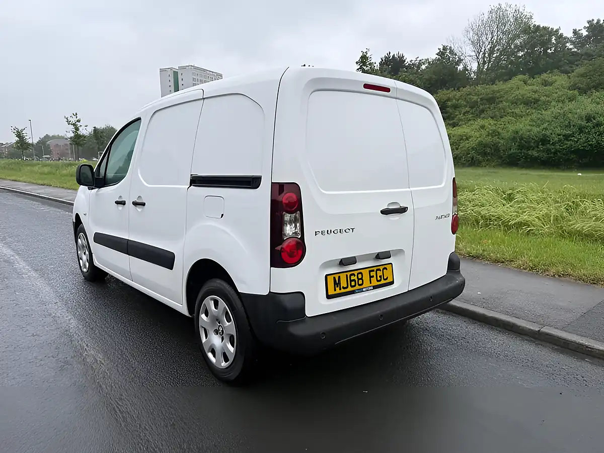 Used 2019 Peugeot Partner Professional L1 White - Interior and Exterior details 3