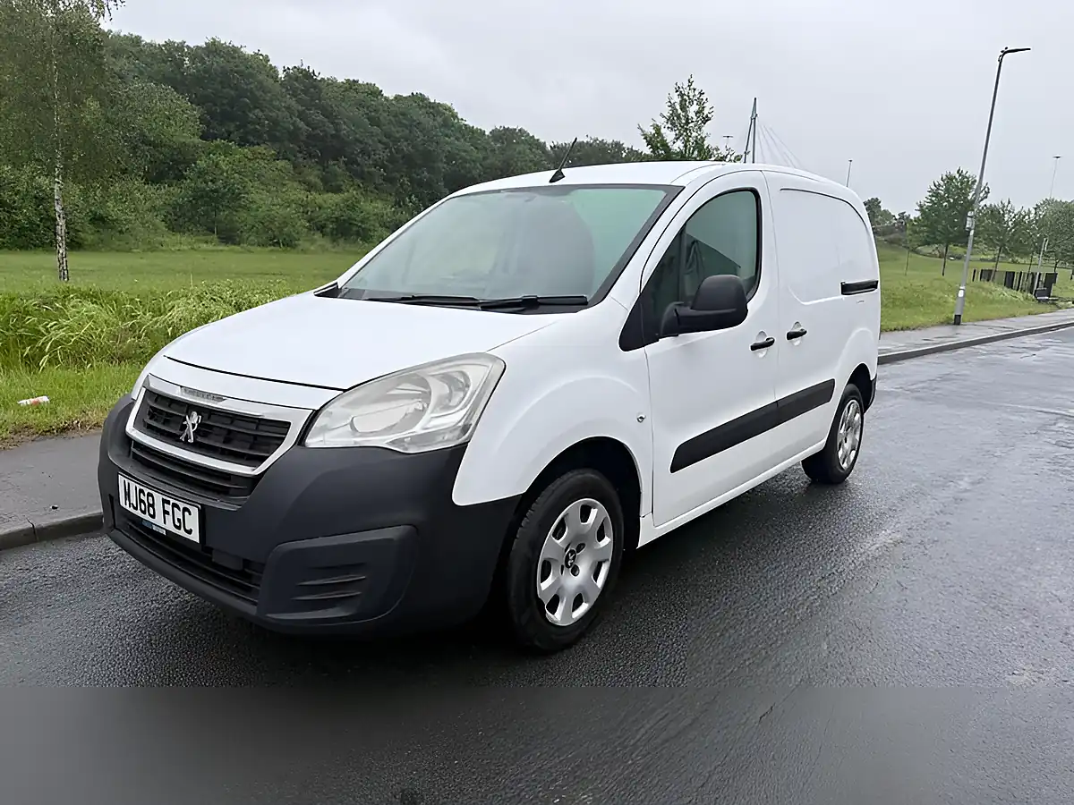 Used 2019 Peugeot Partner Professional L1 White - Interior and Exterior details 5