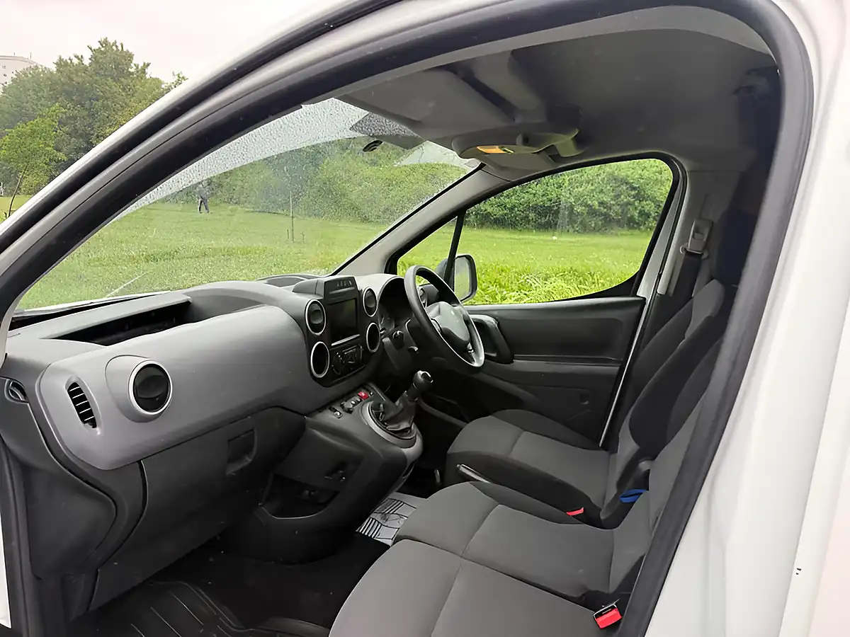 Used 2019 Peugeot Partner Professional L1 White - Interior and Exterior details 8