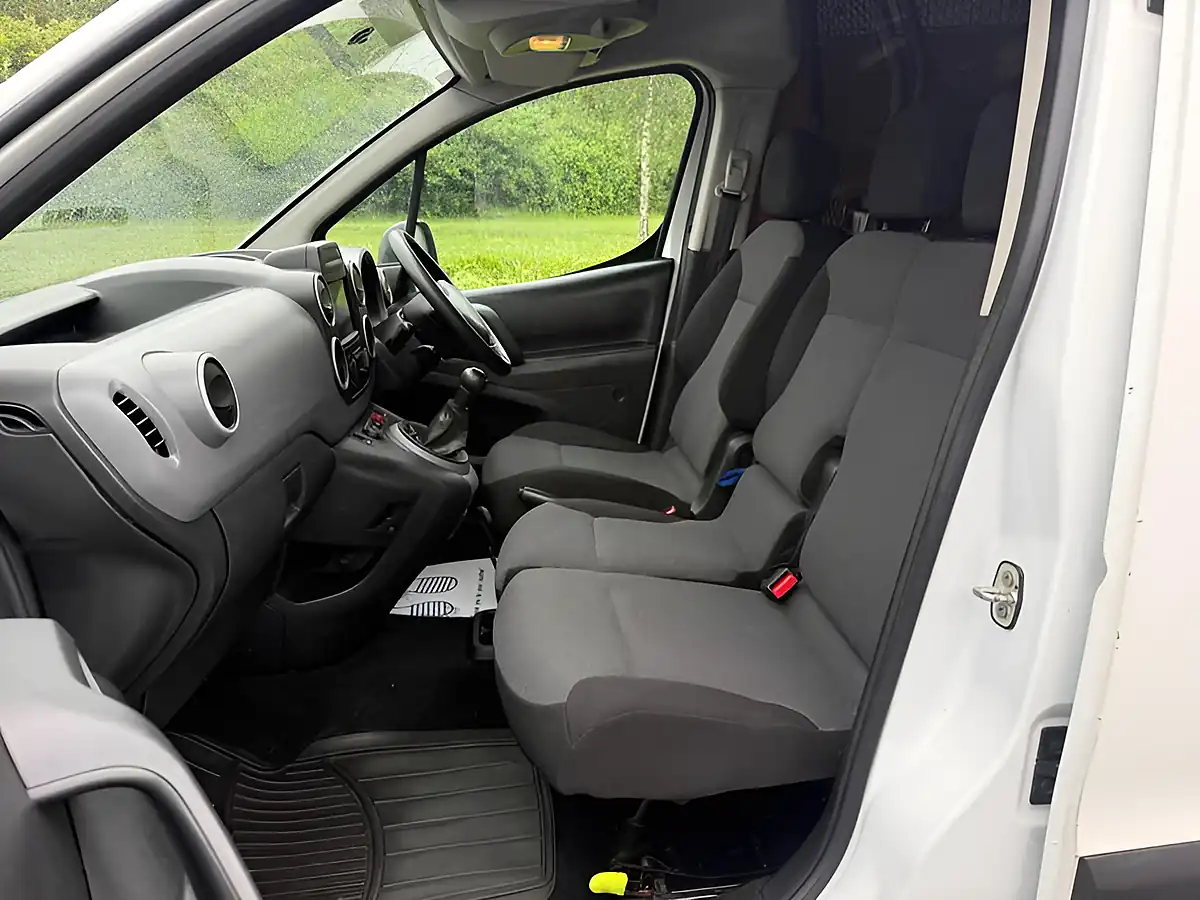 Used 2019 Peugeot Partner Professional L1 White - Interior and Exterior details 9
