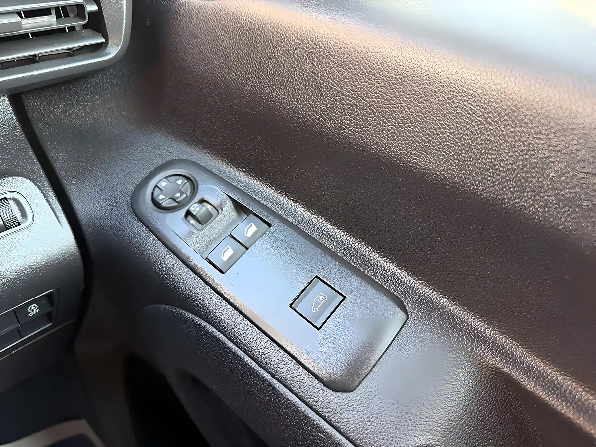 Used 2019 Peugeot Partner Professional L1 White - Interior and Exterior details 15