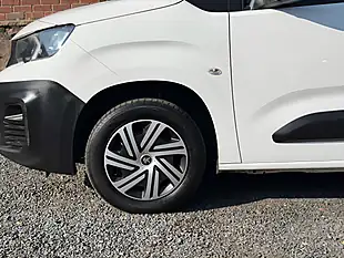 Used 2019 Peugeot Partner Professional L1 White - Interior and Exterior details 17