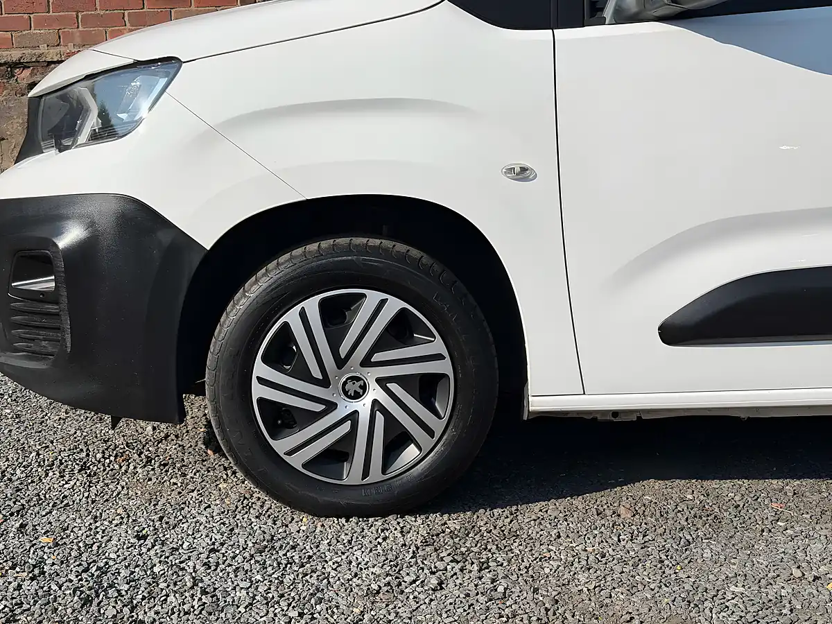 Used 2019 Peugeot Partner Professional L1 White - Interior and Exterior details 17