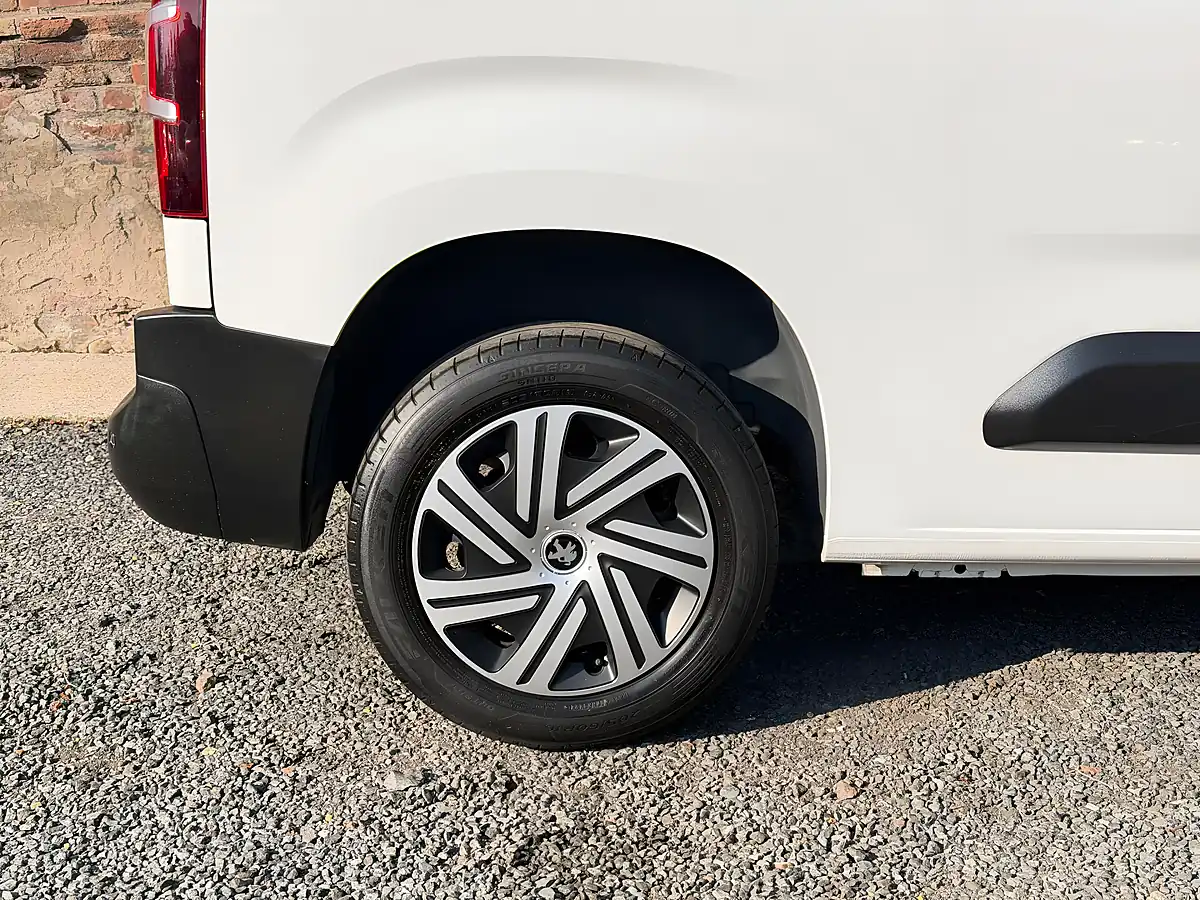 Used 2019 Peugeot Partner Professional L1 White - Interior and Exterior details 18