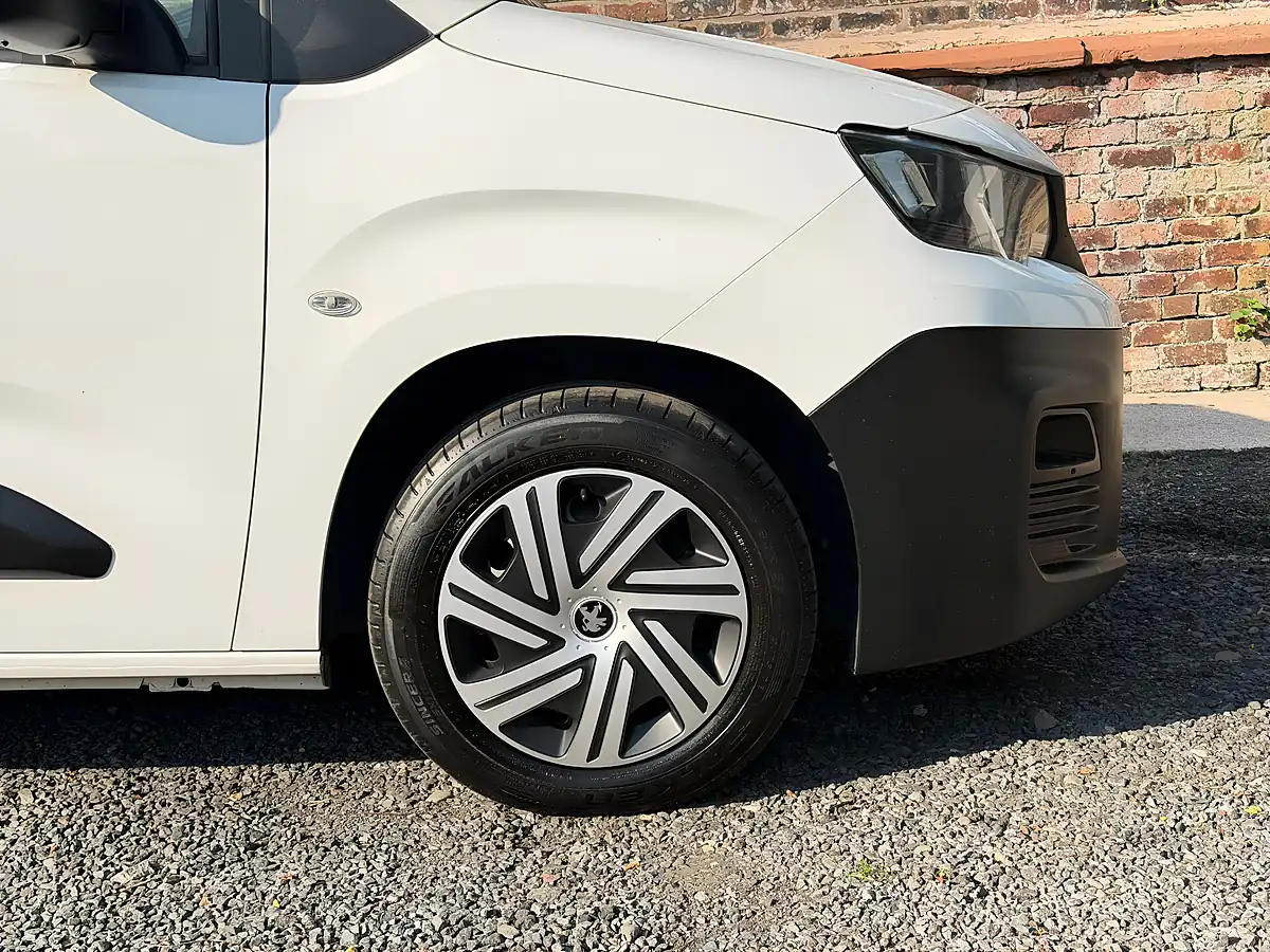 Used 2019 Peugeot Partner Professional L1 White - Interior and Exterior details 19