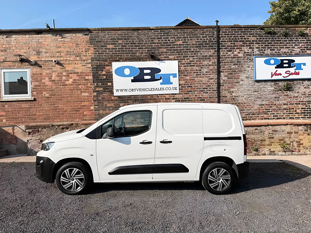 Used 2019 Peugeot Partner Professional L1 White - Interior and Exterior details 5