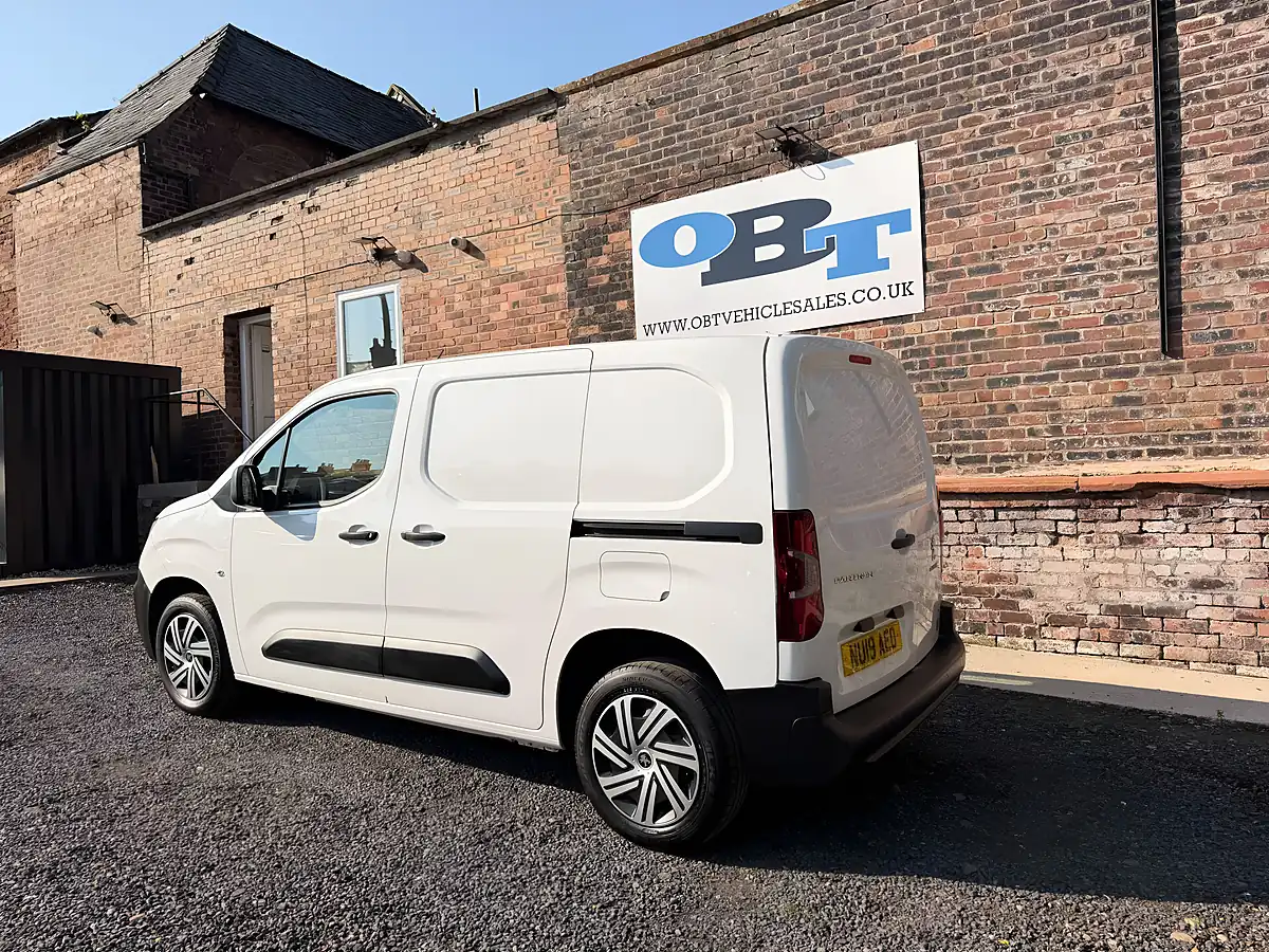 Used 2019 Peugeot Partner Professional L1 White - Interior and Exterior details 6