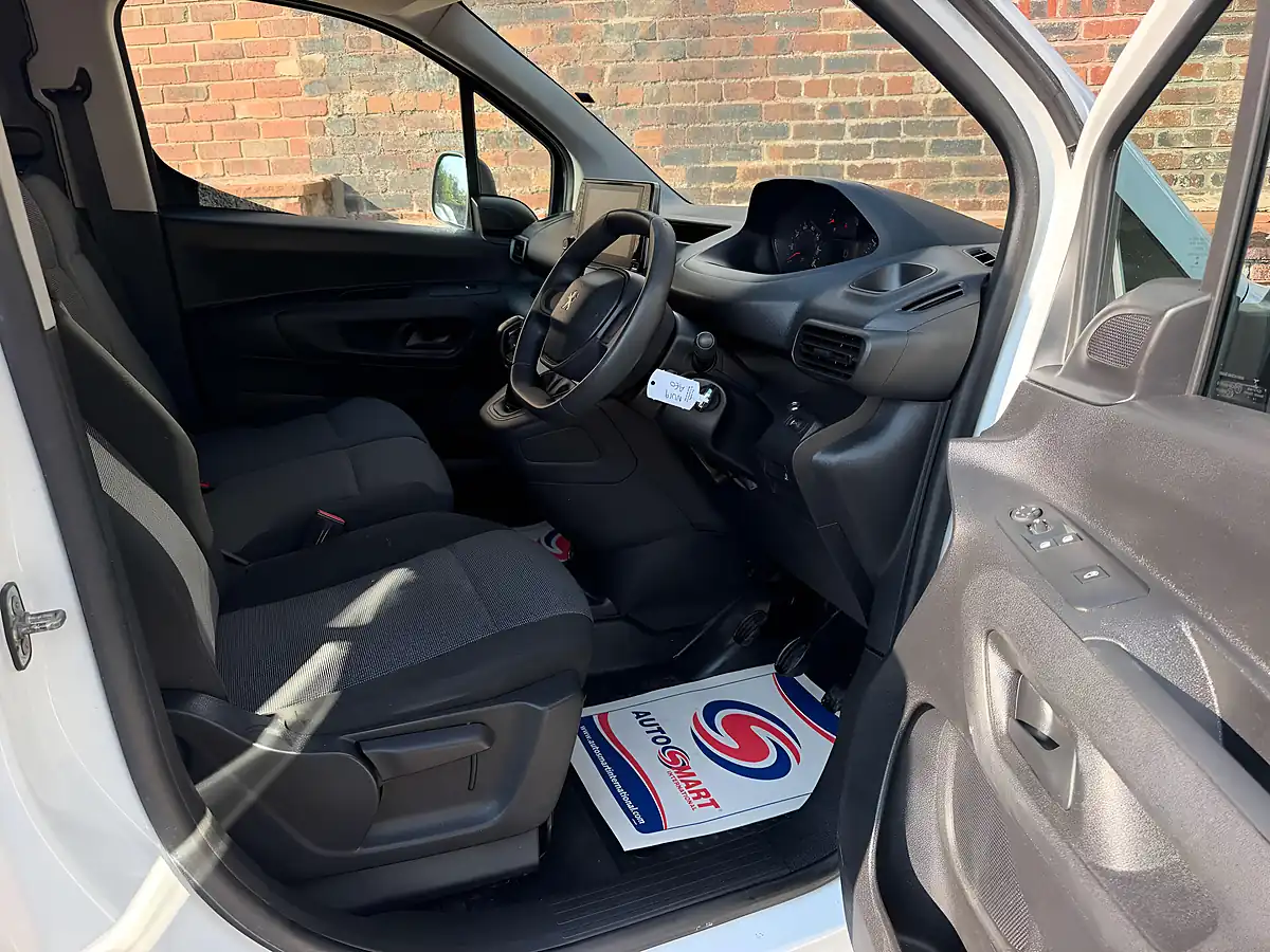 Used 2019 Peugeot Partner Professional L1 White - Interior and Exterior details 7