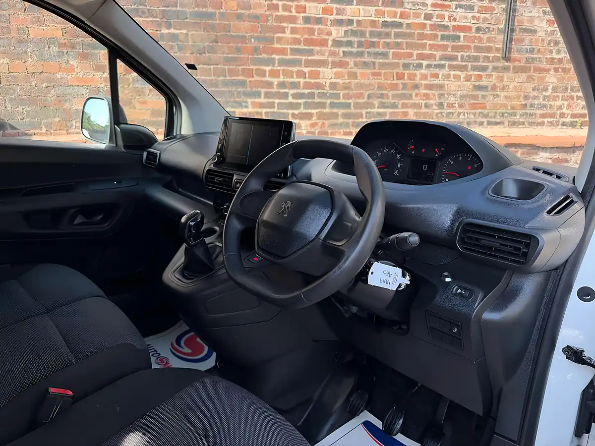 Used 2019 Peugeot Partner Professional L1 White - Interior and Exterior details 8