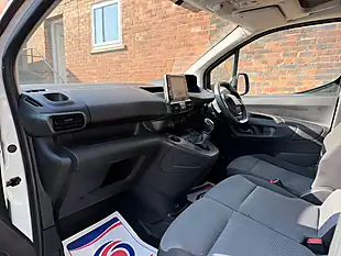 Used 2019 Peugeot Partner Professional L1 White - Interior and Exterior details 9