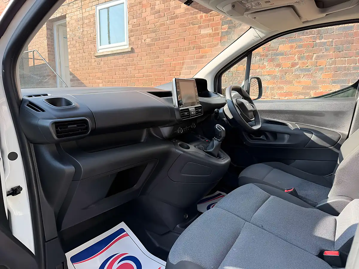 Used 2019 Peugeot Partner Professional L1 White - Interior and Exterior details 9