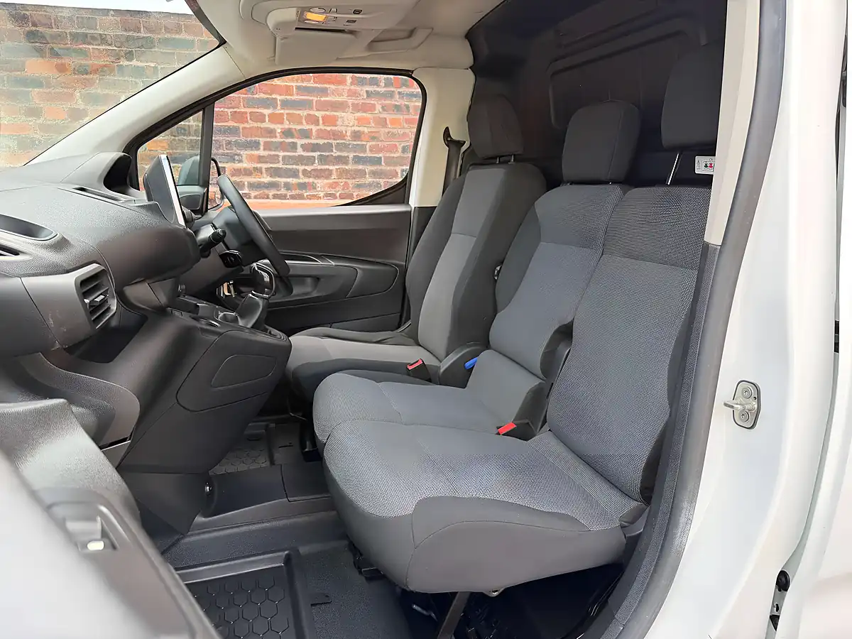 Used 2019 Peugeot Partner Professional L1 White - Interior and Exterior details 11