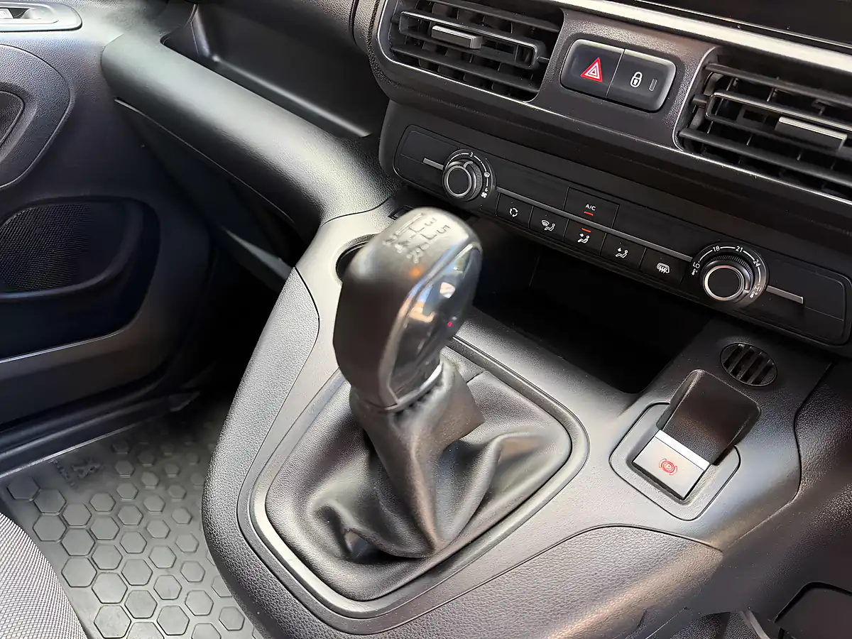 Used 2019 Peugeot Partner Professional L1 White - Interior and Exterior details 14