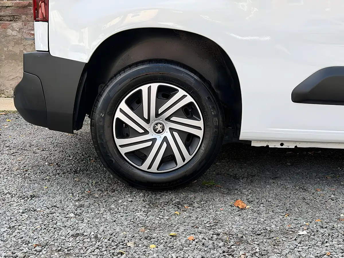 Used 2019 Peugeot Partner Professional L1 White - Interior and Exterior details 17
