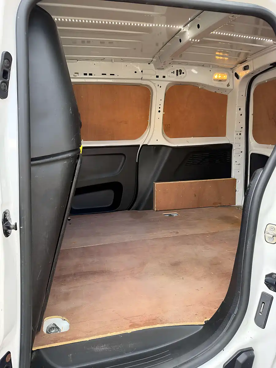 Used 2019 Peugeot Partner Professional L1 White - Interior and Exterior details 19