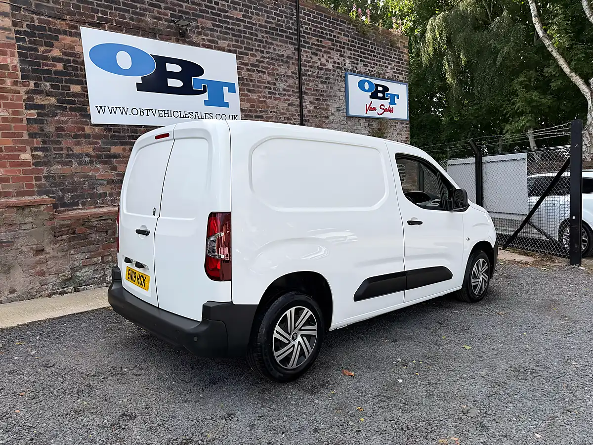 Used 2019 Peugeot Partner Professional L1 White - Interior and Exterior details 3