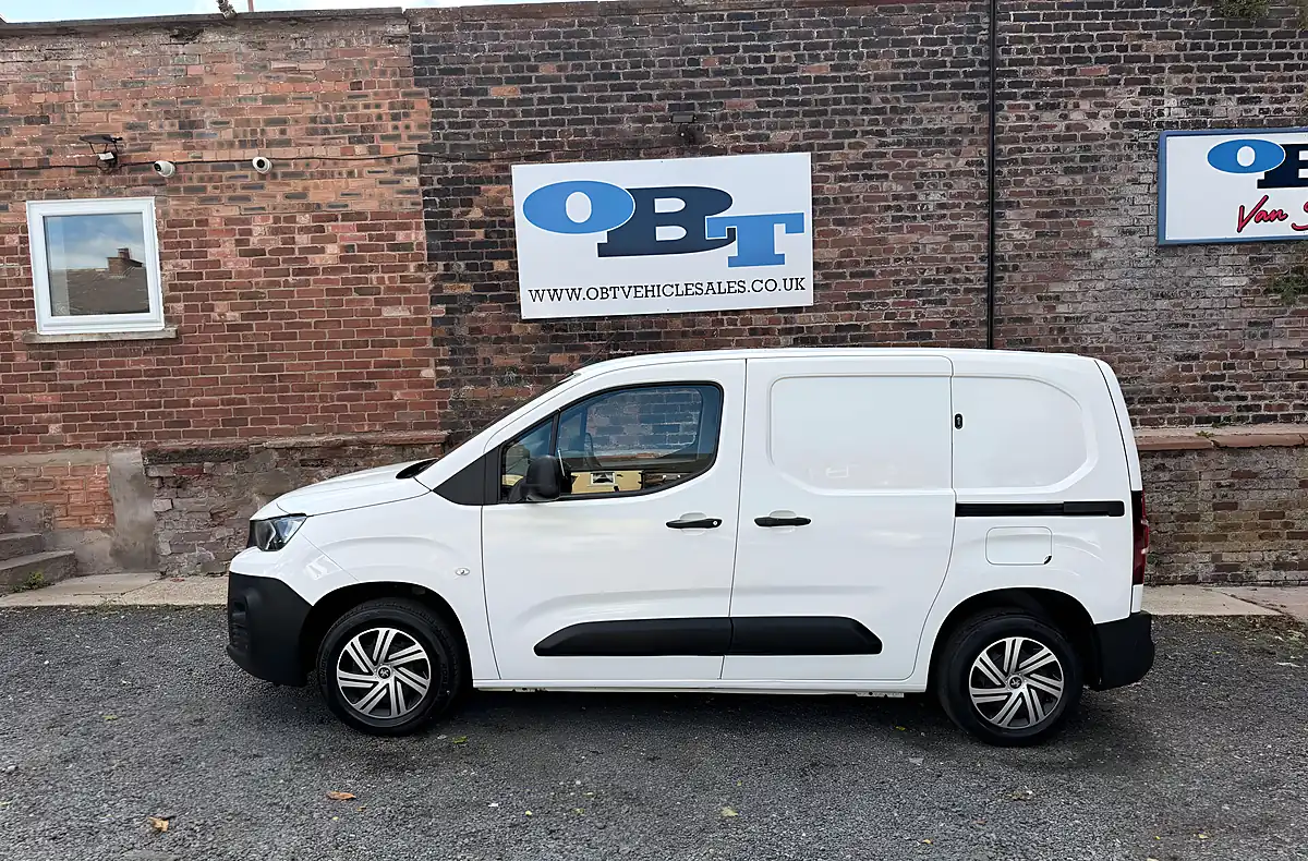 Used 2019 Peugeot Partner Professional L1 White - Interior and Exterior details 5