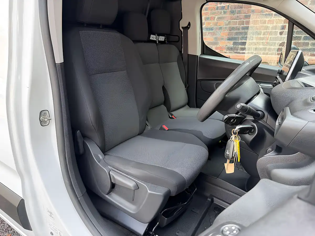 Used 2019 Peugeot Partner Professional L1 White - Interior and Exterior details 9