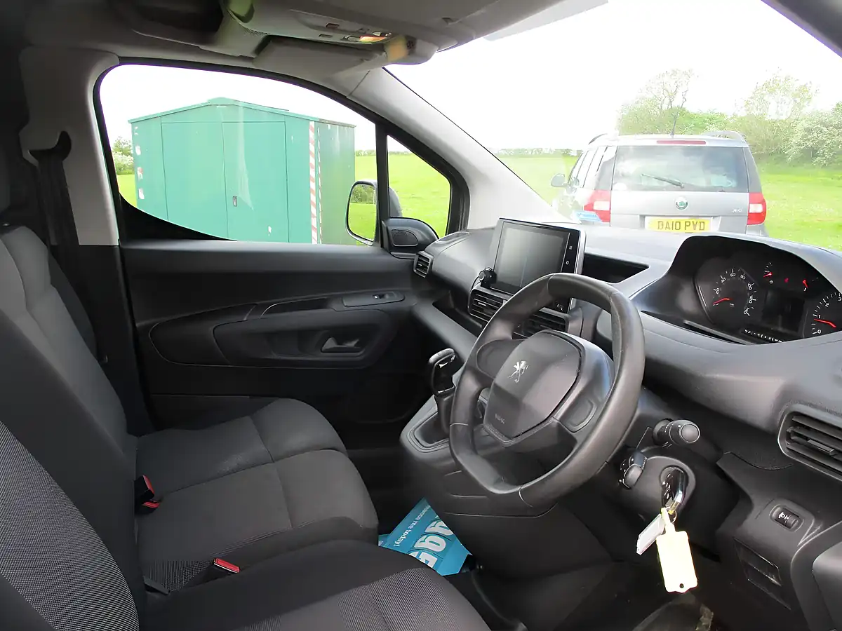 Used 2019 Peugeot Partner Professional Long White - Interior and Exterior details 15