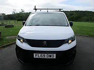 Used 2019 Peugeot Partner Professional Long White - Interior and Exterior details 3