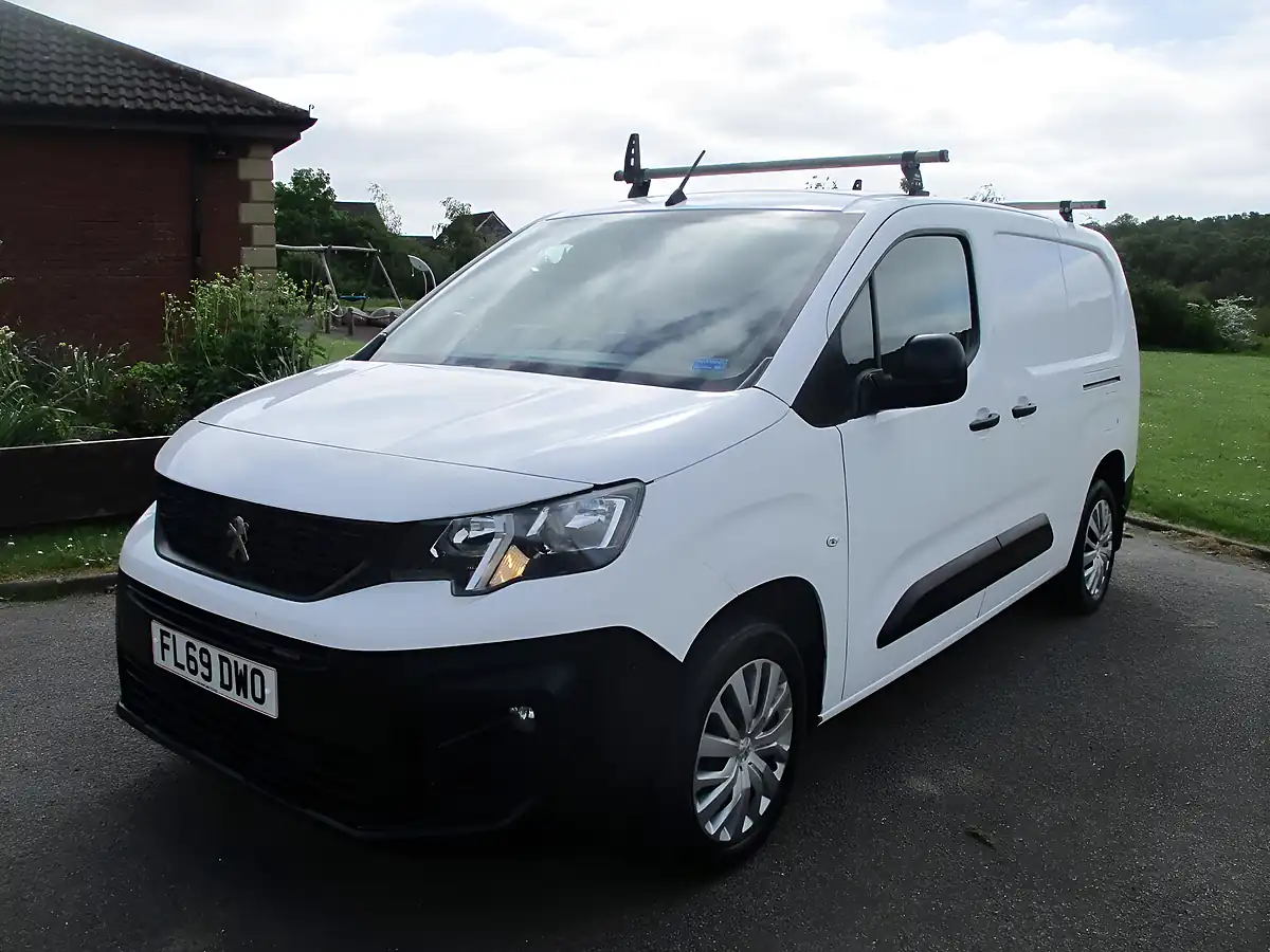 Used 2019 Peugeot Partner Professional Long White - Interior and Exterior details 4