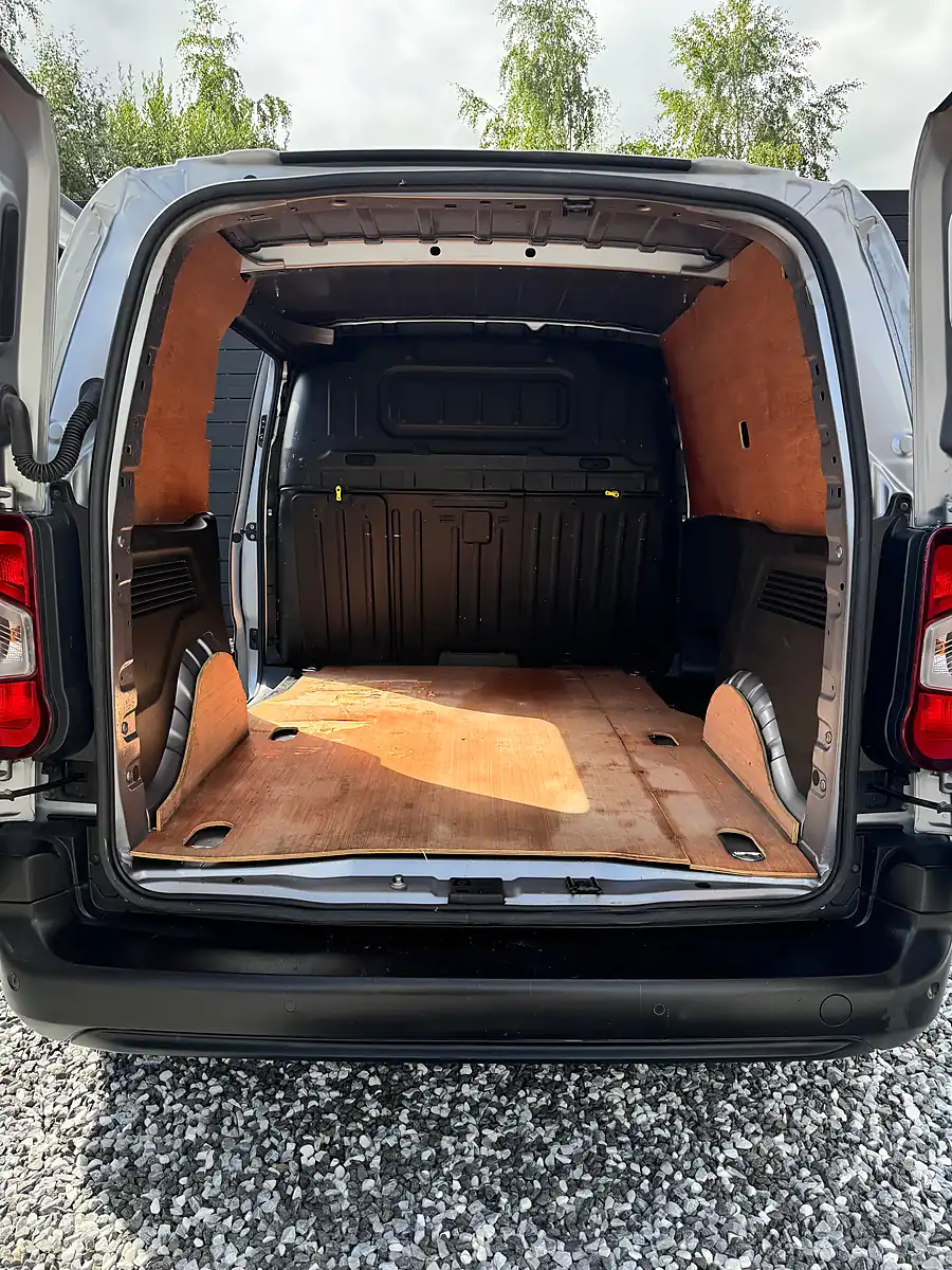 Used 2019 Peugeot Partner Professional Standard Panel Van Grey - Interior and Exterior details 17