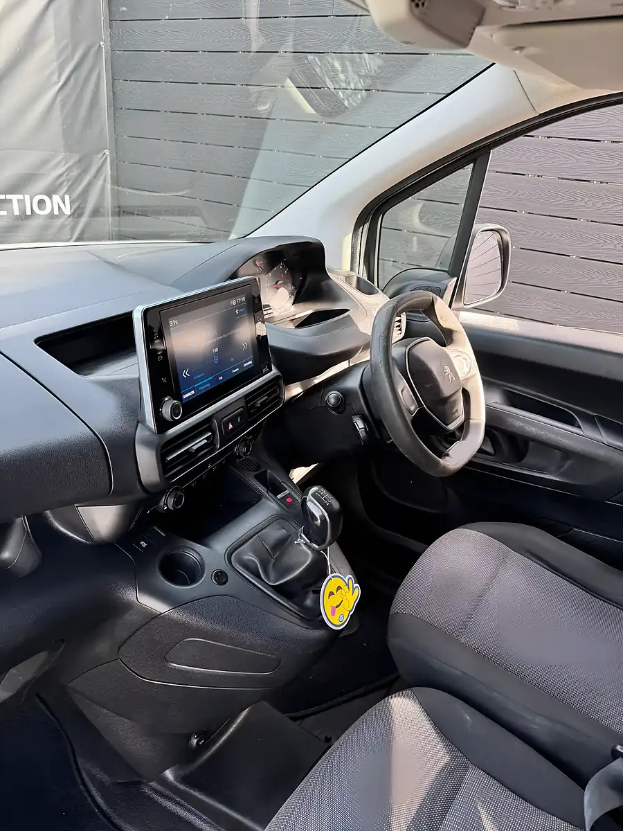 Used 2019 Peugeot Partner Professional Standard Panel Van White - Interior and Exterior details 10