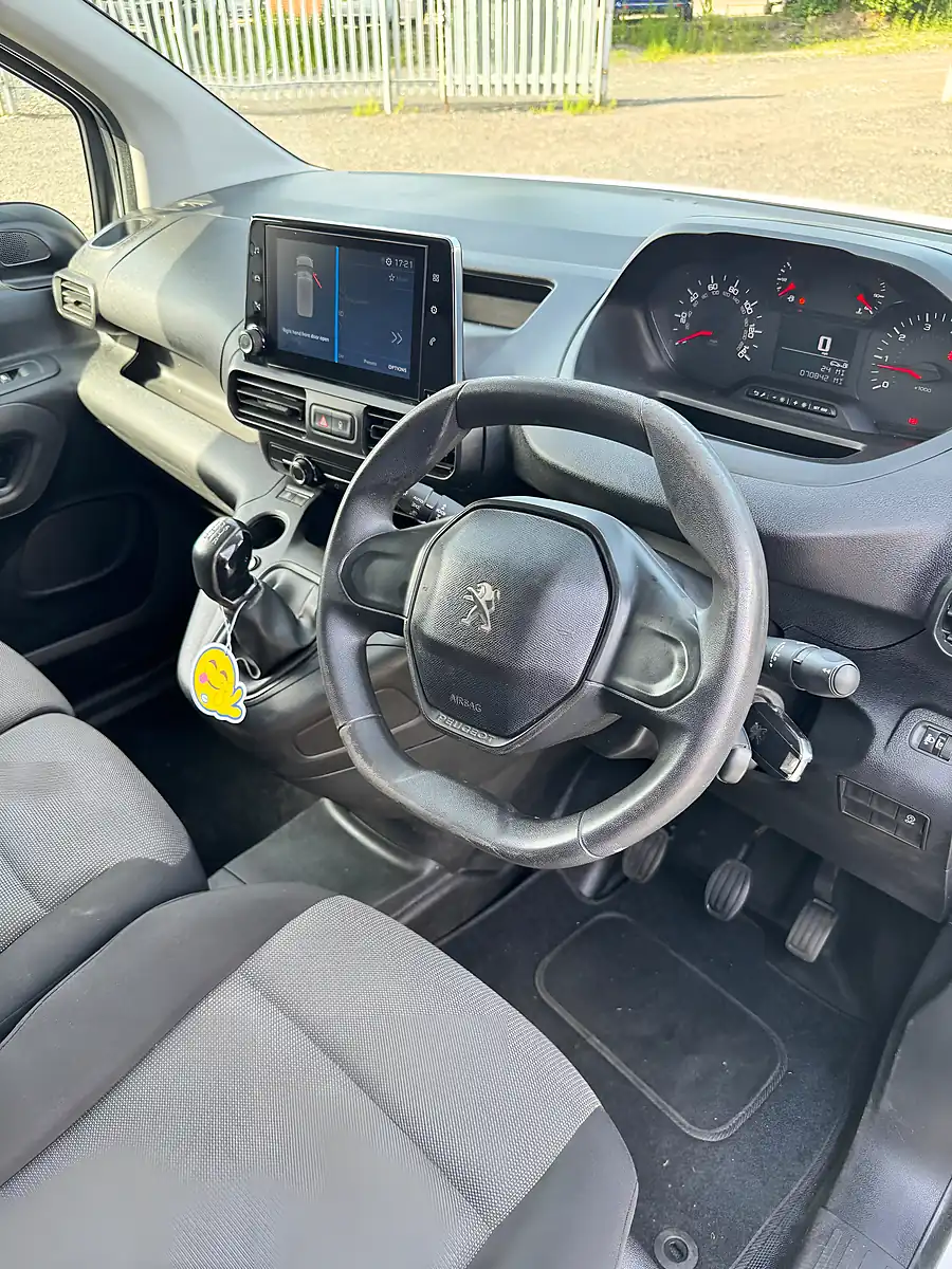 Used 2019 Peugeot Partner Professional Standard Panel Van White - Interior and Exterior details 15