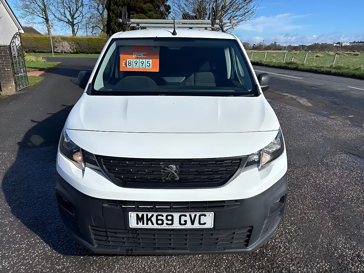 Used 2019 Peugeot Partner Professional Standard White - Interior and Exterior details 10