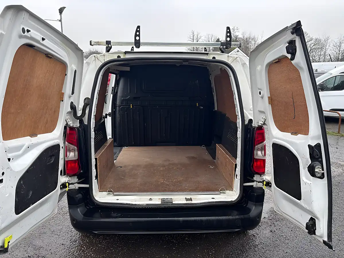 Used 2019 Peugeot Partner Professional Standard White - Interior and Exterior details 11