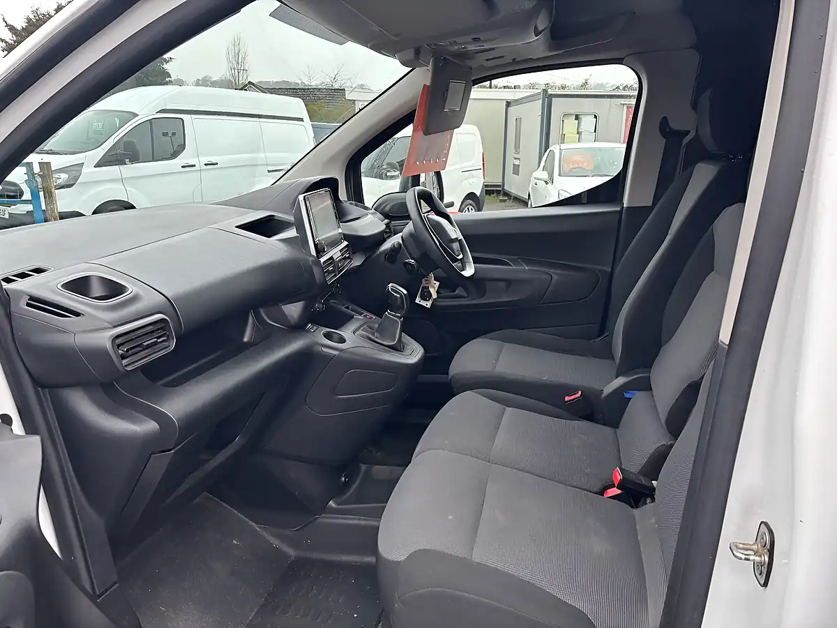 Used 2019 Peugeot Partner Professional Standard White - Interior and Exterior details 13