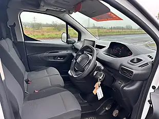 Used 2019 Peugeot Partner Professional Standard White - Interior and Exterior details 14