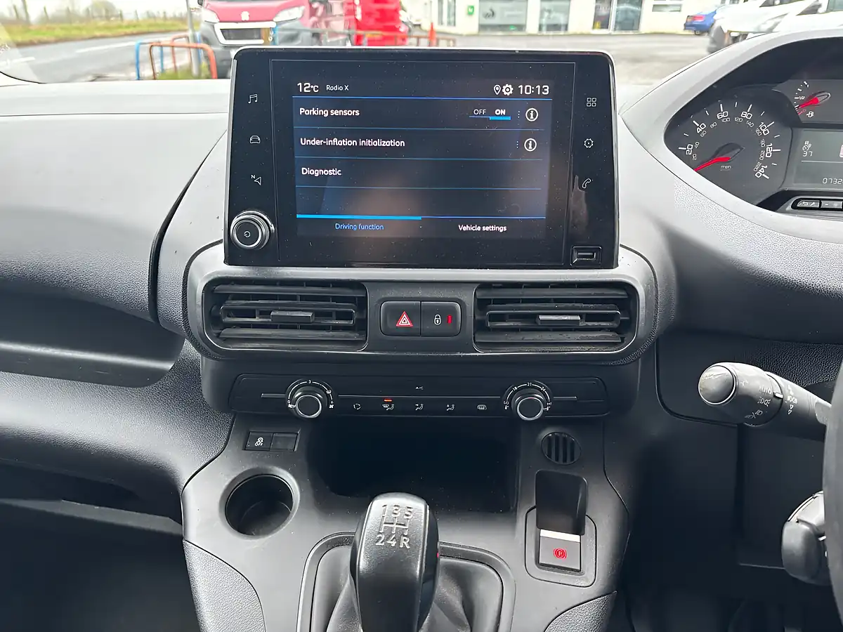 Used 2019 Peugeot Partner Professional Standard White - Interior and Exterior details 15