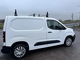 Used 2019 Peugeot Partner Professional Standard White - Interior and Exterior details 3