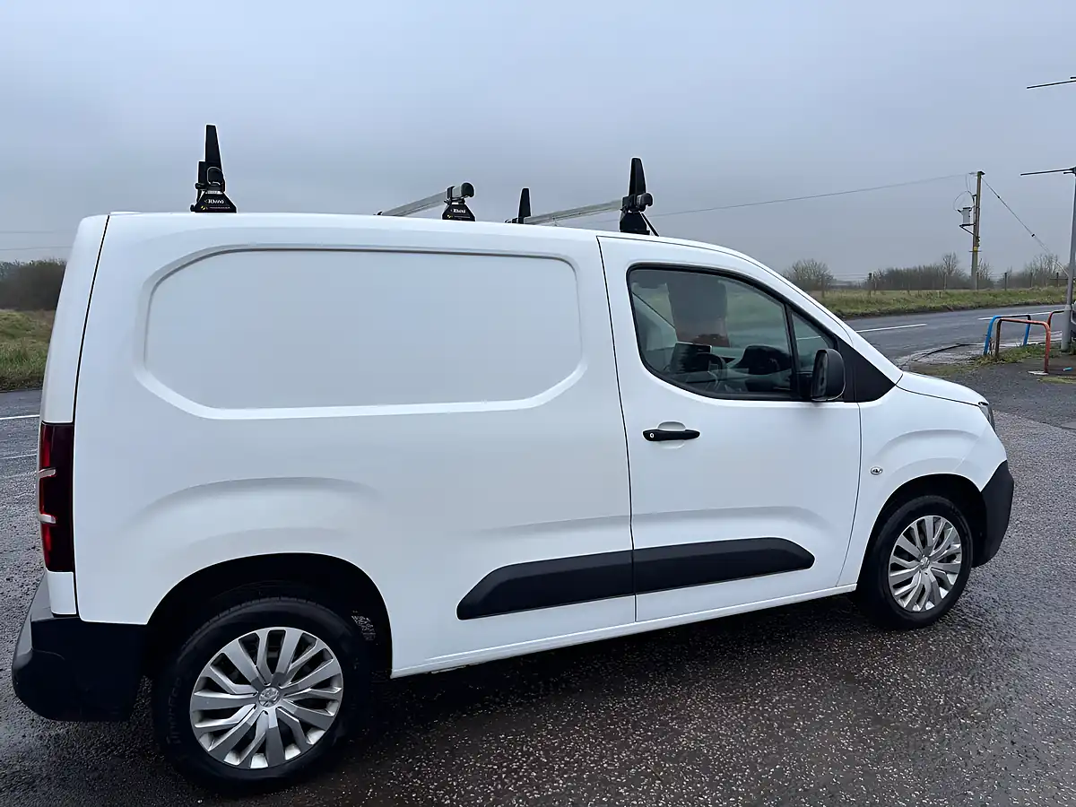 Used 2019 Peugeot Partner Professional Standard White - Interior and Exterior details 3