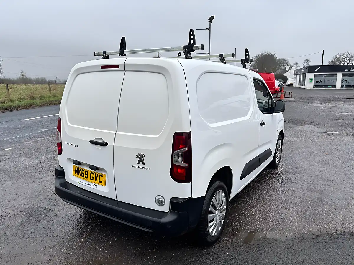 Used 2019 Peugeot Partner Professional Standard White - Interior and Exterior details 4