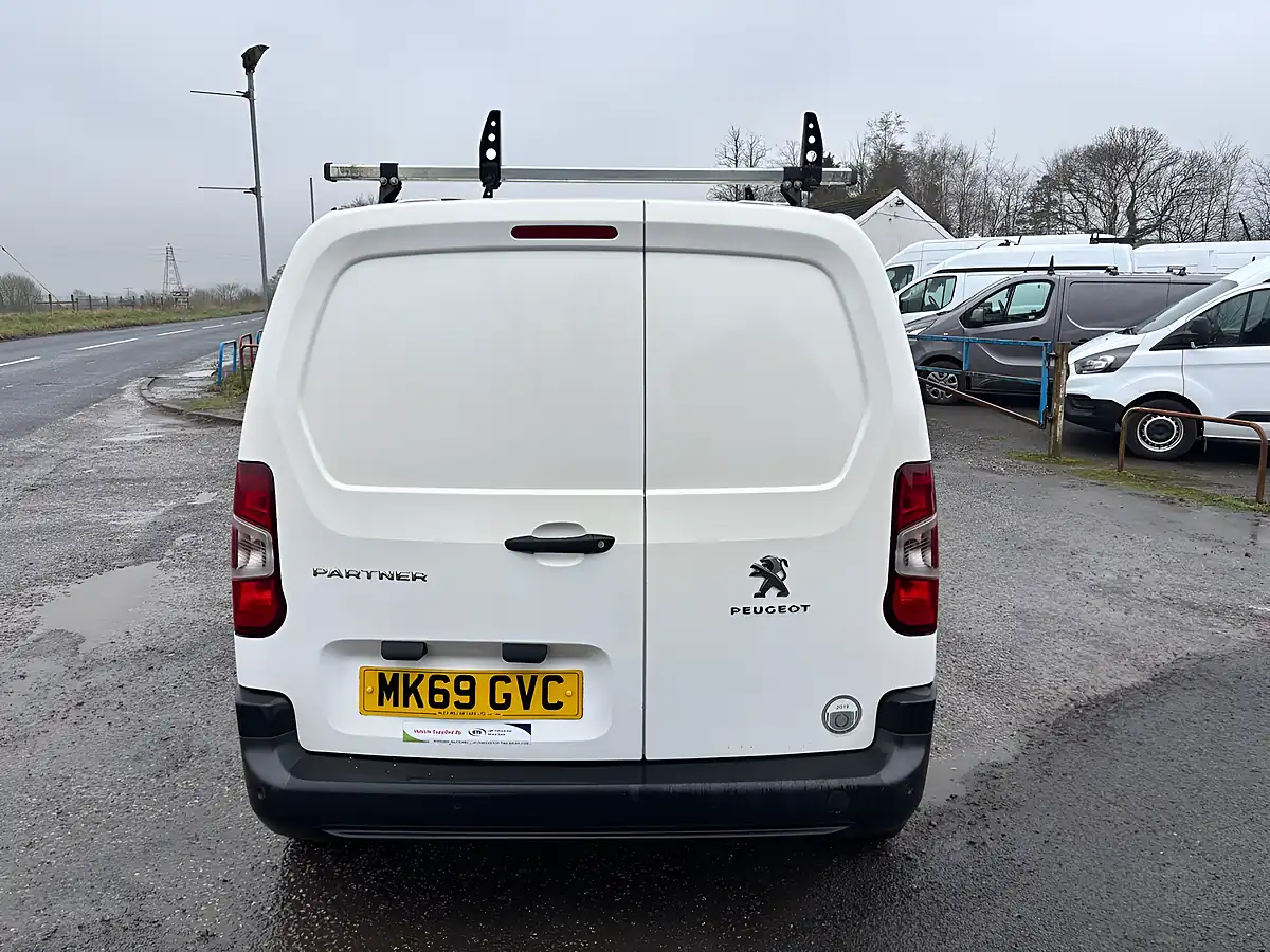 Used 2019 Peugeot Partner Professional Standard White - Interior and Exterior details 5