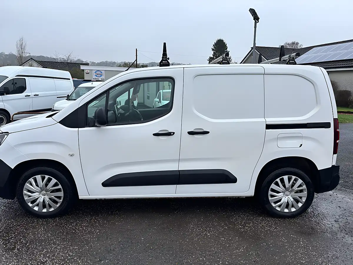 Used 2019 Peugeot Partner Professional Standard White - Interior and Exterior details 7