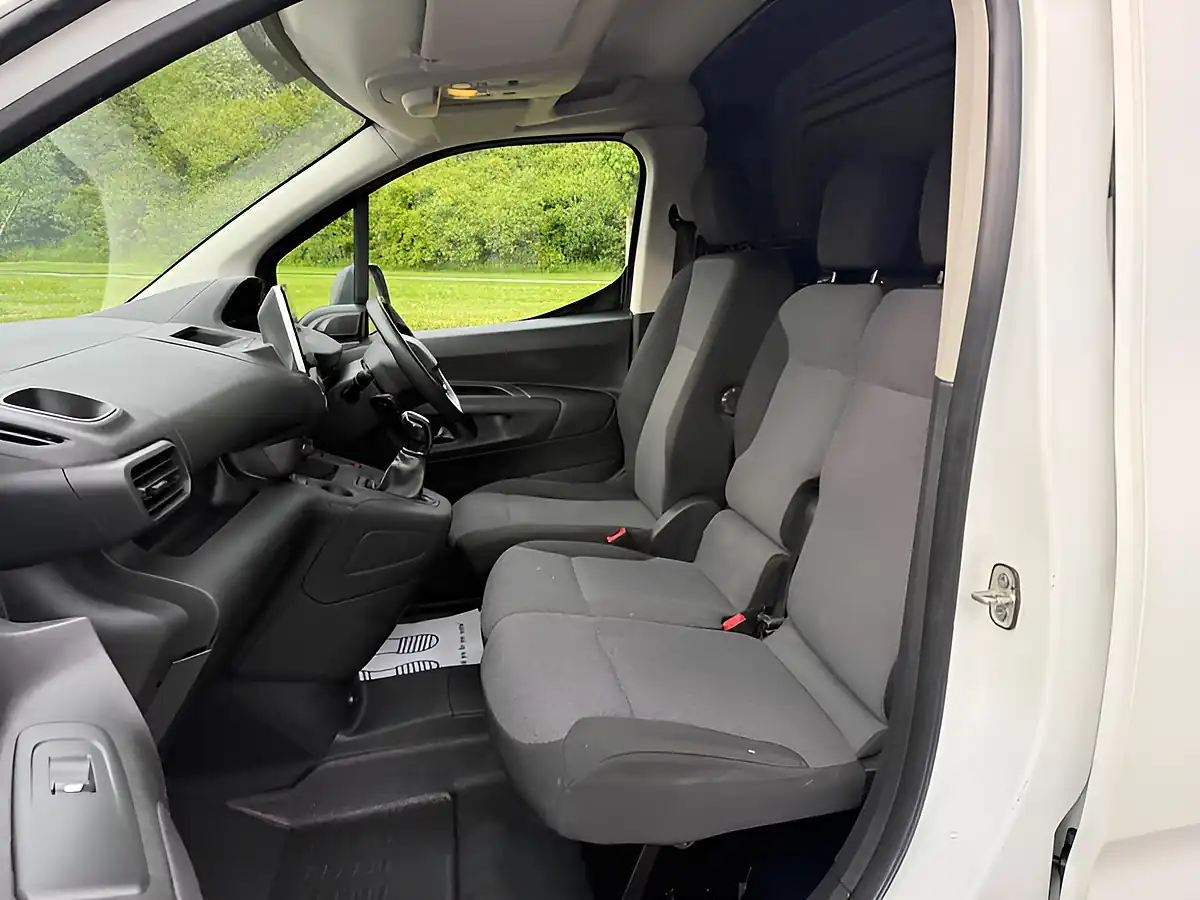 Used 2019 Peugeot Partner Professional Standard White - Interior and Exterior details 10