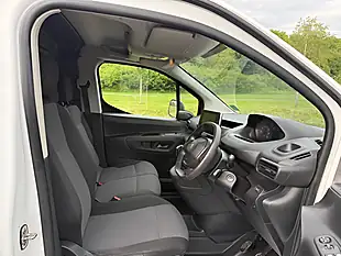 Used 2019 Peugeot Partner Professional Standard White - Interior and Exterior details 12