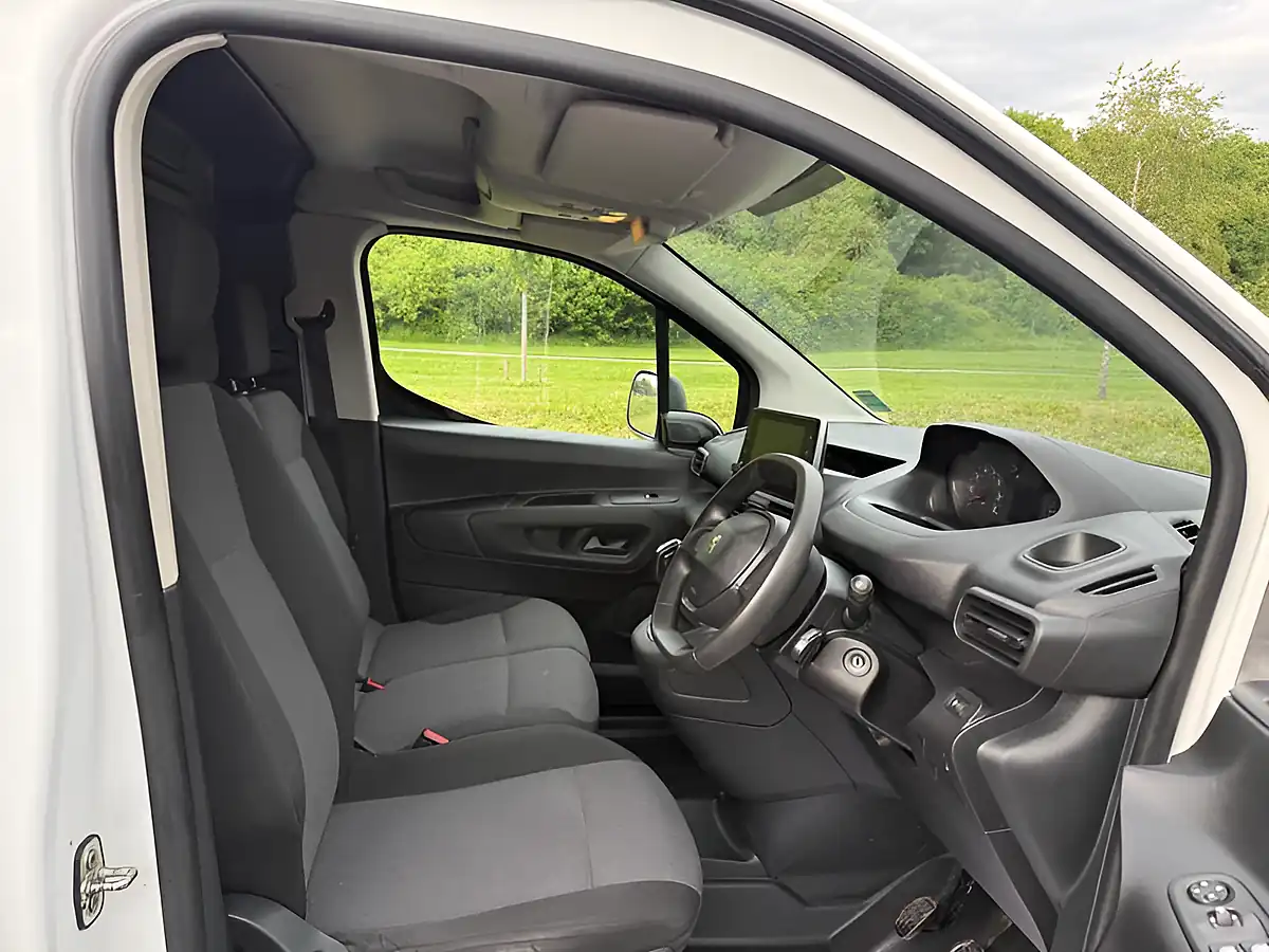 Used 2019 Peugeot Partner Professional Standard White - Interior and Exterior details 12