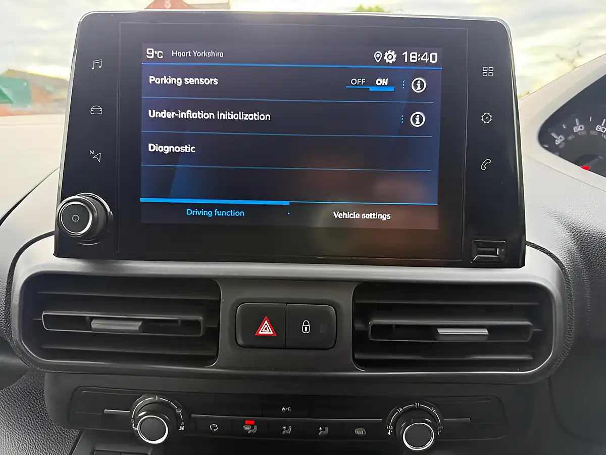 Used 2019 Peugeot Partner Professional Standard White - Interior and Exterior details 18