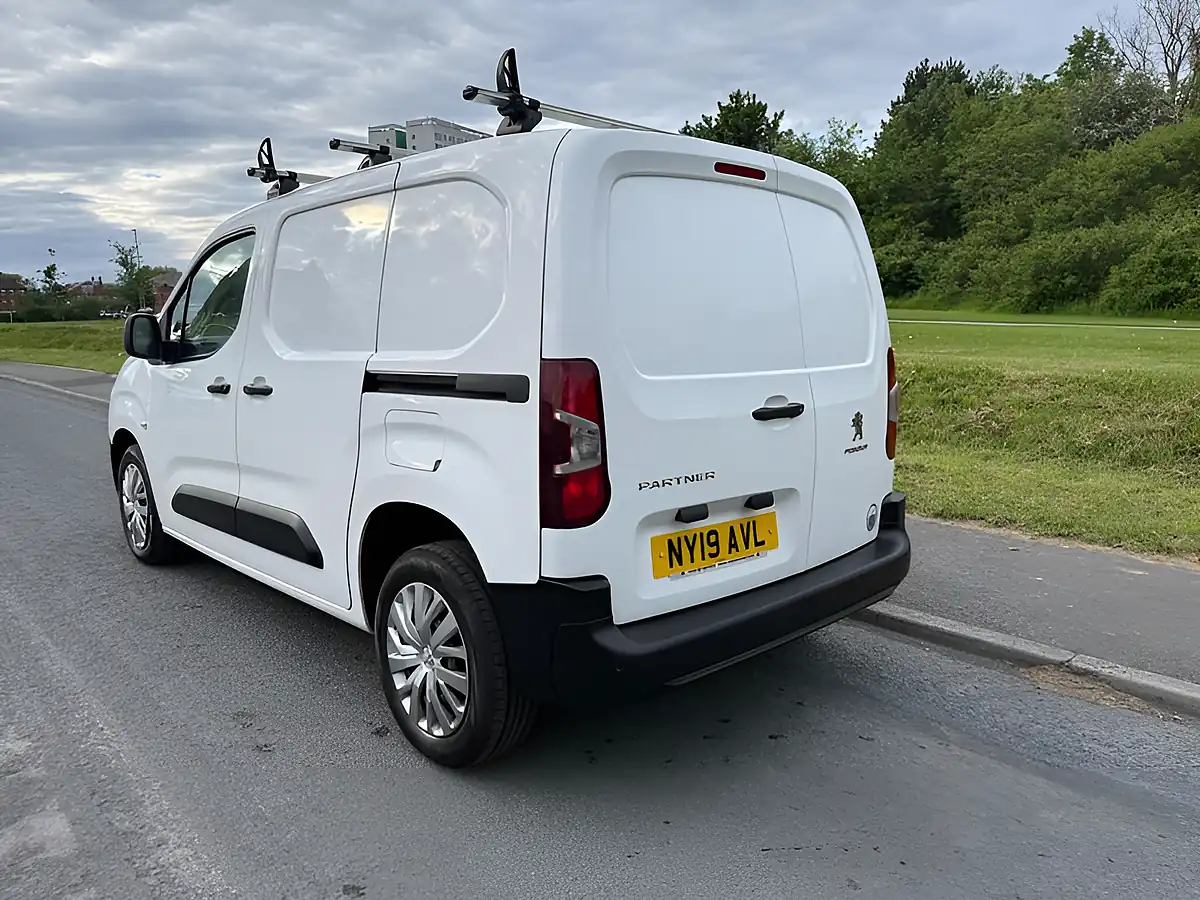 Used 2019 Peugeot Partner Professional Standard White - Interior and Exterior details 3