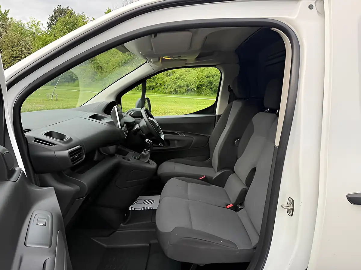 Used 2019 Peugeot Partner Professional Standard White - Interior and Exterior details 7